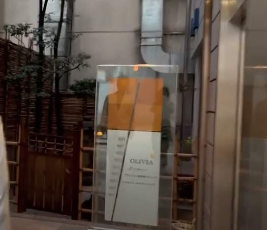 看板が見えてきたら右手へ.png